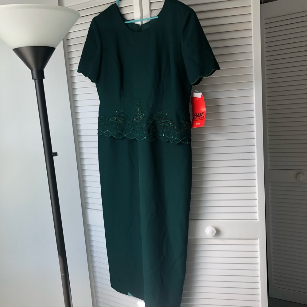 Green mother of the bride formal dress.